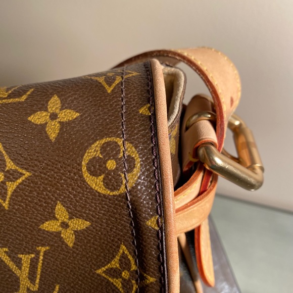 Louis Vuitton Hudson PM - Picture 10 of 16